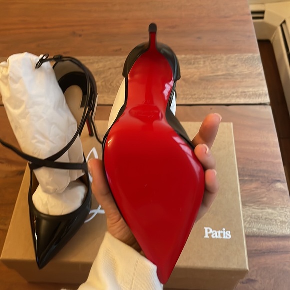 Brand new Christian louboutin heels! Never worn outside. Size 37 black - Picture 2 of 5